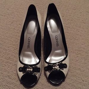 Black & white open toed heel